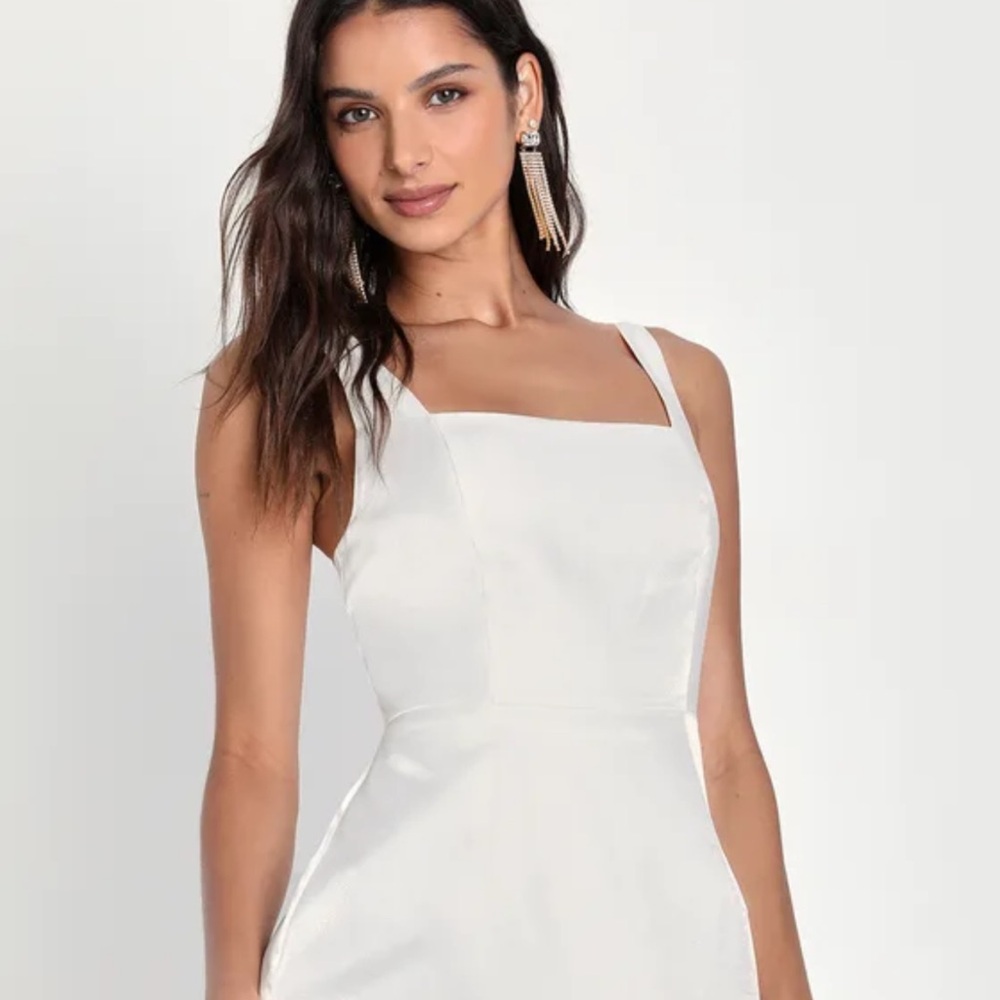 Elegant White Dress - Picture 2 of 3